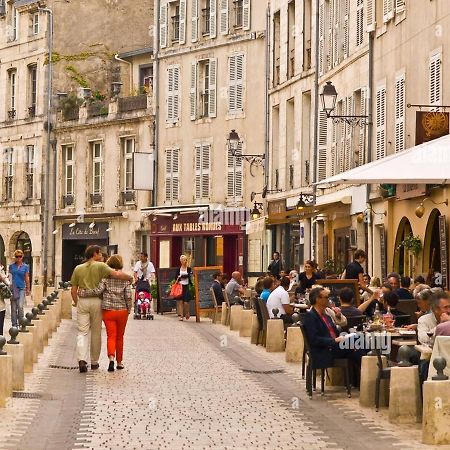 Charmant Cocon Iode Cosy Equipe, Baigne De Lumiere, Situe Au Coeur De La Rochelle A 1Min A Pied Du Marche Central Avec Tv Et Wifi Exterior foto