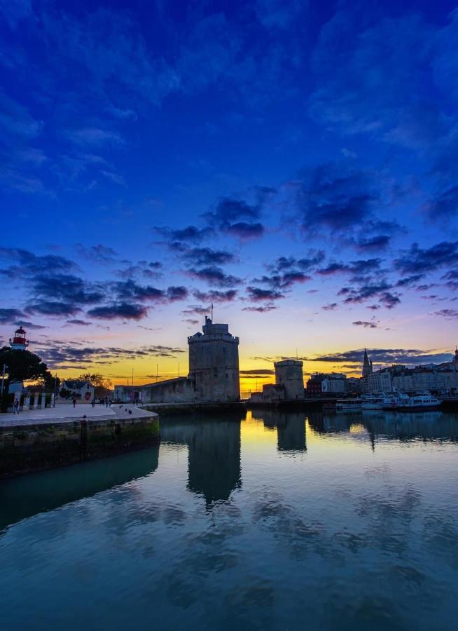 Charmant Cocon Iode Cosy Equipe, Baigne De Lumiere, Situe Au Coeur De La Rochelle A 1Min A Pied Du Marche Central Avec Tv Et Wifi Exterior foto
